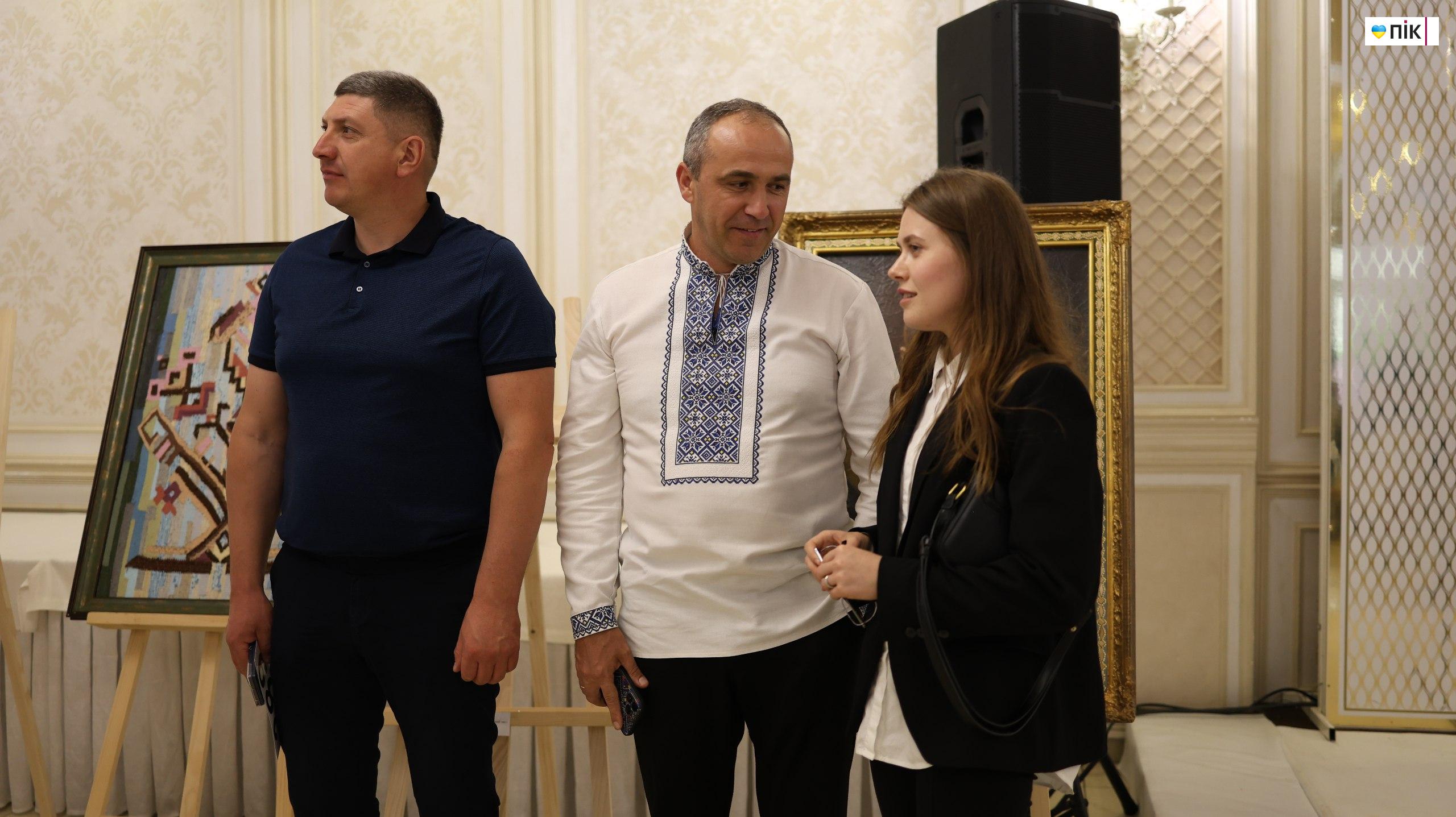 Понад 5 мільйонів зібрали на благодійному аукціоні на Івано-Франківщині (ФОТОРЕПОРТАЖ) 44 photo 5280937916119515362 w 1