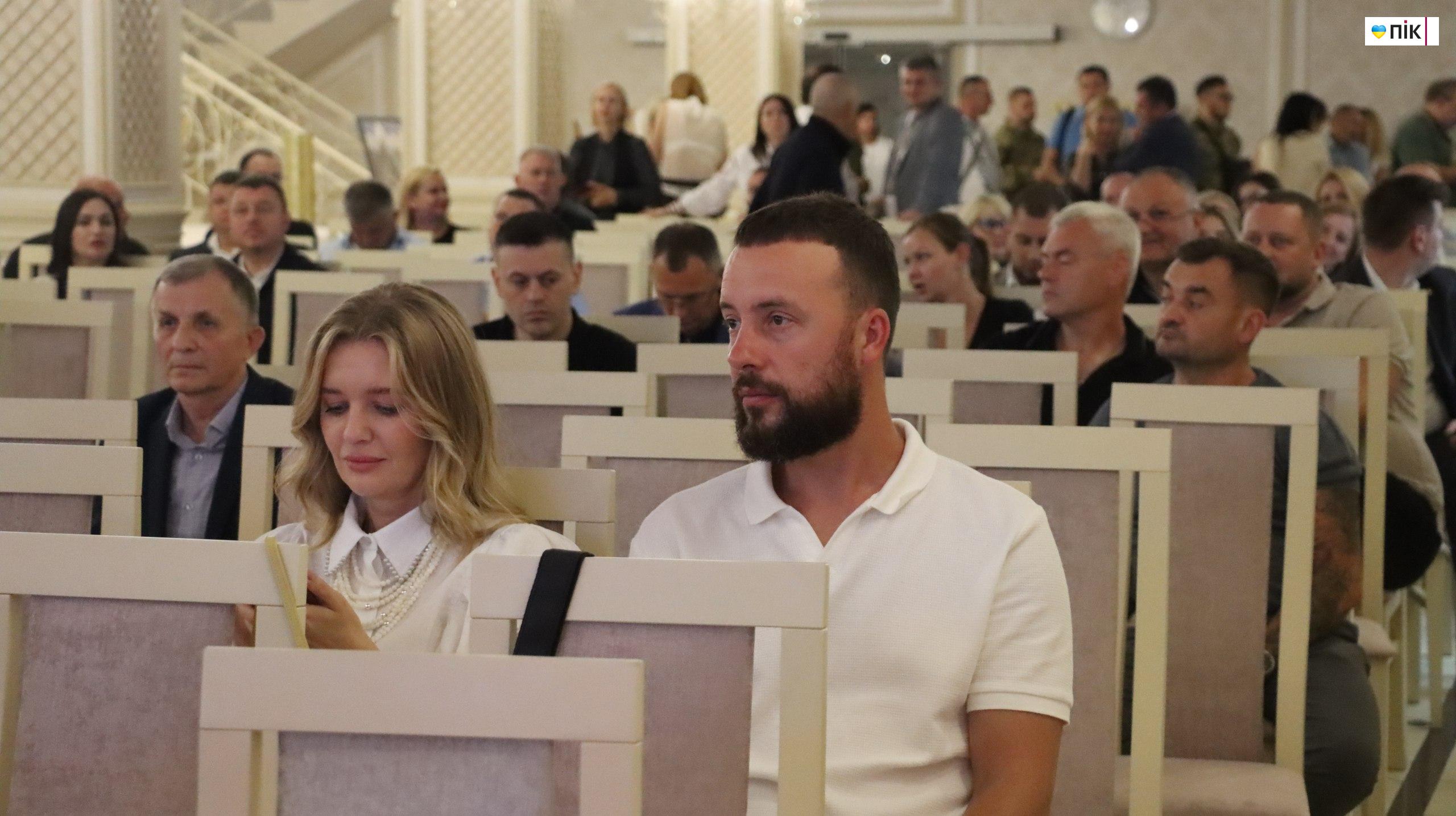 Понад 5 мільйонів зібрали на благодійному аукціоні на Івано-Франківщині (ФОТОРЕПОРТАЖ) 41 photo 5280937916119515367 w 1