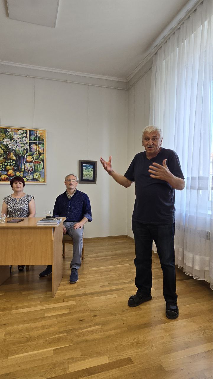 “Барви серця”: у Франківську відкрили виставку живопису Михайла Шувіри