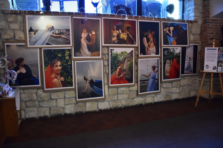 Франківців кличуть на фотовиставку, що поєднала мистецтво, природу та історію (ФОТО) 7 1 3