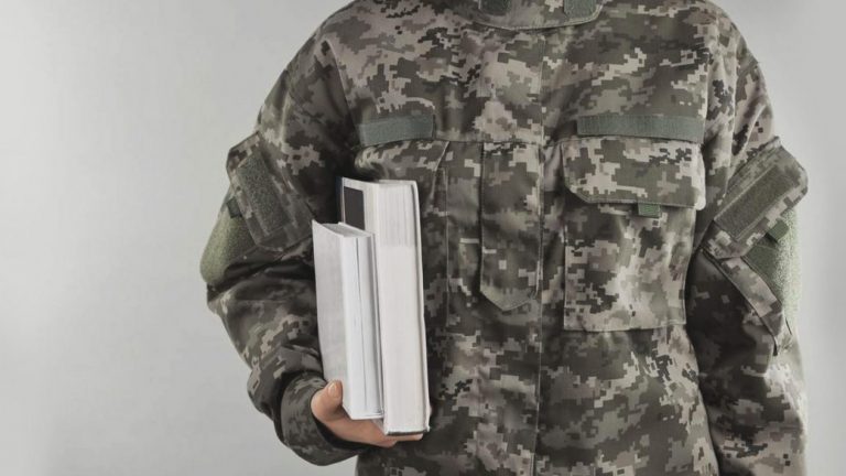 В Івано-Франківську збирають книги для військових частин 8 1669827430 724