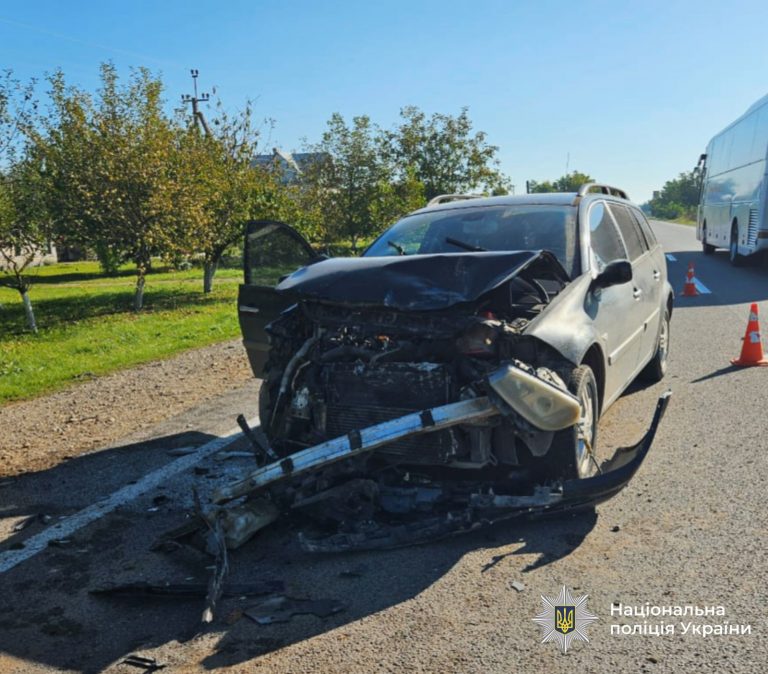 На Снятинщині зіткнулися два автомобілі: постраждала пасажирка (ФОТО) 12 279d063a 1b35 4d50 9047 e9aac65d9ffe
