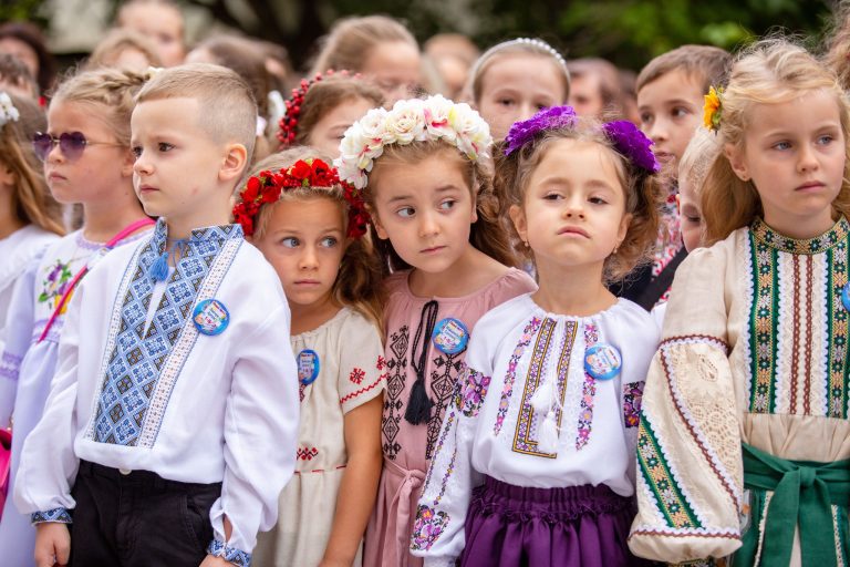Донька Руслана Марцінківа пішла до першого класу ліцею №11 (ФОТО) 12 540467679 1368844811478438 2836479287614991876 n