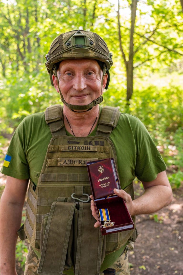 Бойового медика з Калущини нагородили орденом "За мужність" (ФОТО) 7 540497460 813545494530286 5208364861463694701 n
