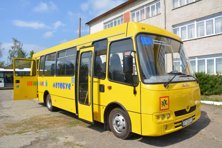 Школа у Надвірнянській громаді отримала спеціалізований автобус (ФОТО) 7 540607918 1240003114618882 8760489975545762304 n