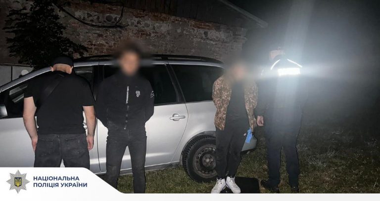 На Франківщині хулігани розтрощили рейсовий автобус: їх затримали (ФОТО) 2 543063890 785491104125121 1848168750920808831 n
