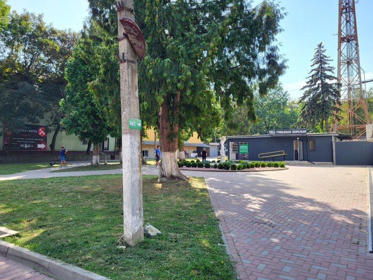 У центрі Бурштина відкрили сучасну громадську вбиральню (ФОТО) 10 У центрі Бурштина відкрили сучасну громадську вбиральню (ФОТО)