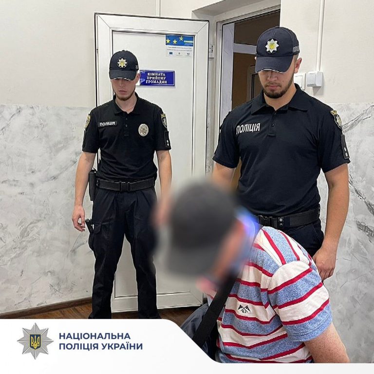 Розбій у громадському транспорті Франківська: чоловік з погрозами відібрав гроші у 15-річної дівчини (ФОТО) 8 544898123 786315420709356 2371203358230317948 n
