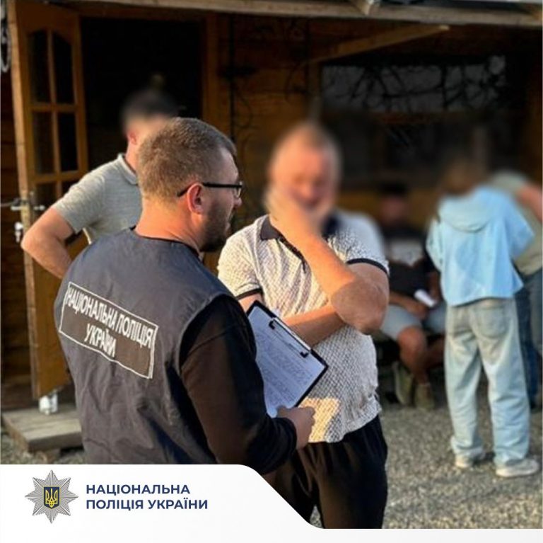 Вдома у жителя Снятина знайшли автомат та понад 350 набоїв (ФОТО) 5 Вдома жителя Снятина знайшли автомат та понад 350 набоїв (ФОТО)