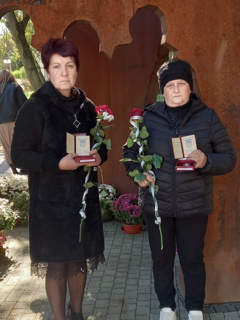 Рідним полеглих бійців з Рогатинщини передали ордени "За мужність" (ФОТО) 1 556107085 1125389799687483 3560837857446604515 n