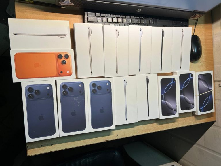 Двоє жителів Франківщини спіймали на спробі ввезти iPhone та Chanel в Україні