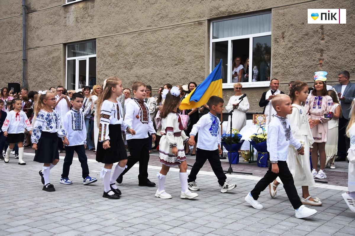 День знань-2025: у Франківських ліцеях пролунав перший дзвоник (ФОТО) 12 DSC 0623