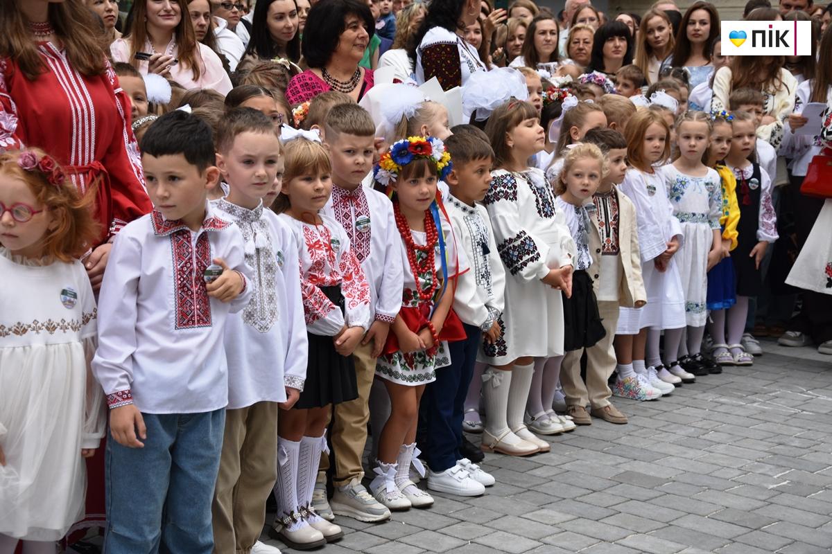 День знань-2025: у Франківських ліцеях пролунав перший дзвоник (ФОТО) 13 DSC 0626