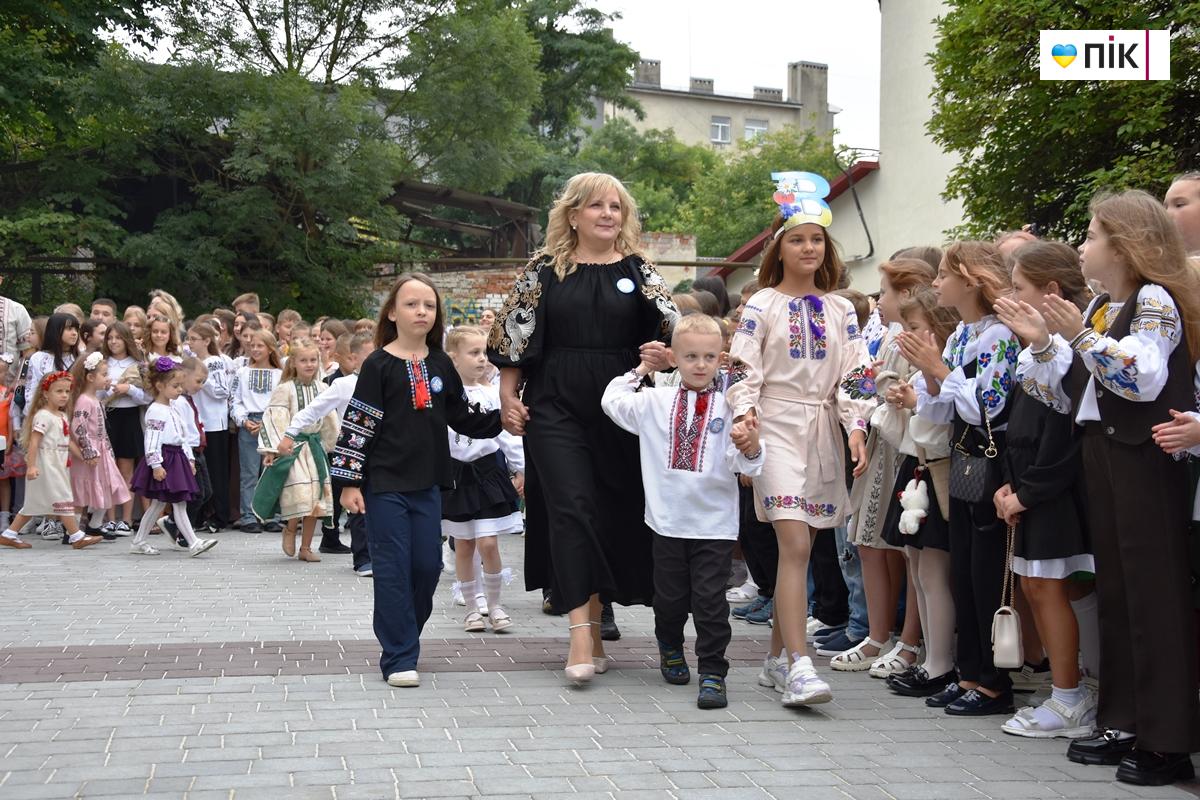 День знань-2025: у Франківських ліцеях пролунав перший дзвоник (ФОТО) 14 DSC 0636