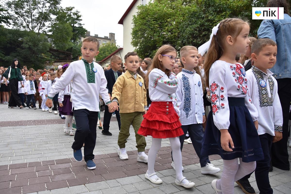 День знань-2025: у Франківських ліцеях пролунав перший дзвоник (ФОТО) 15 DSC 0641