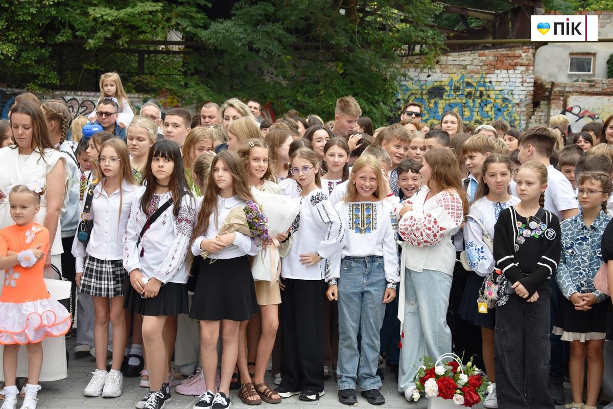 День знань-2025: у Франківських ліцеях пролунав перший дзвоник (ФОТО) 23 DSC 0665