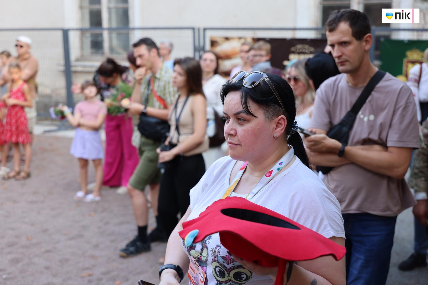 Люди Прикарпаття: у Палаці Потоцьких на благодійному фестивалі На_шапку (ФОТО) 3 G71A2501 resize