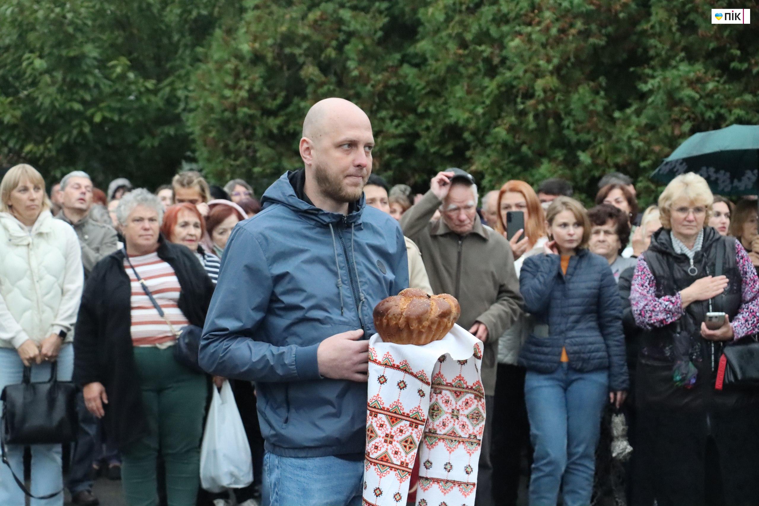 У Калуші зустріли Ярослава Гелема, який повернувся з полону (ФОТО, ВІДЕО) 6 IMG 20250924 202817 047