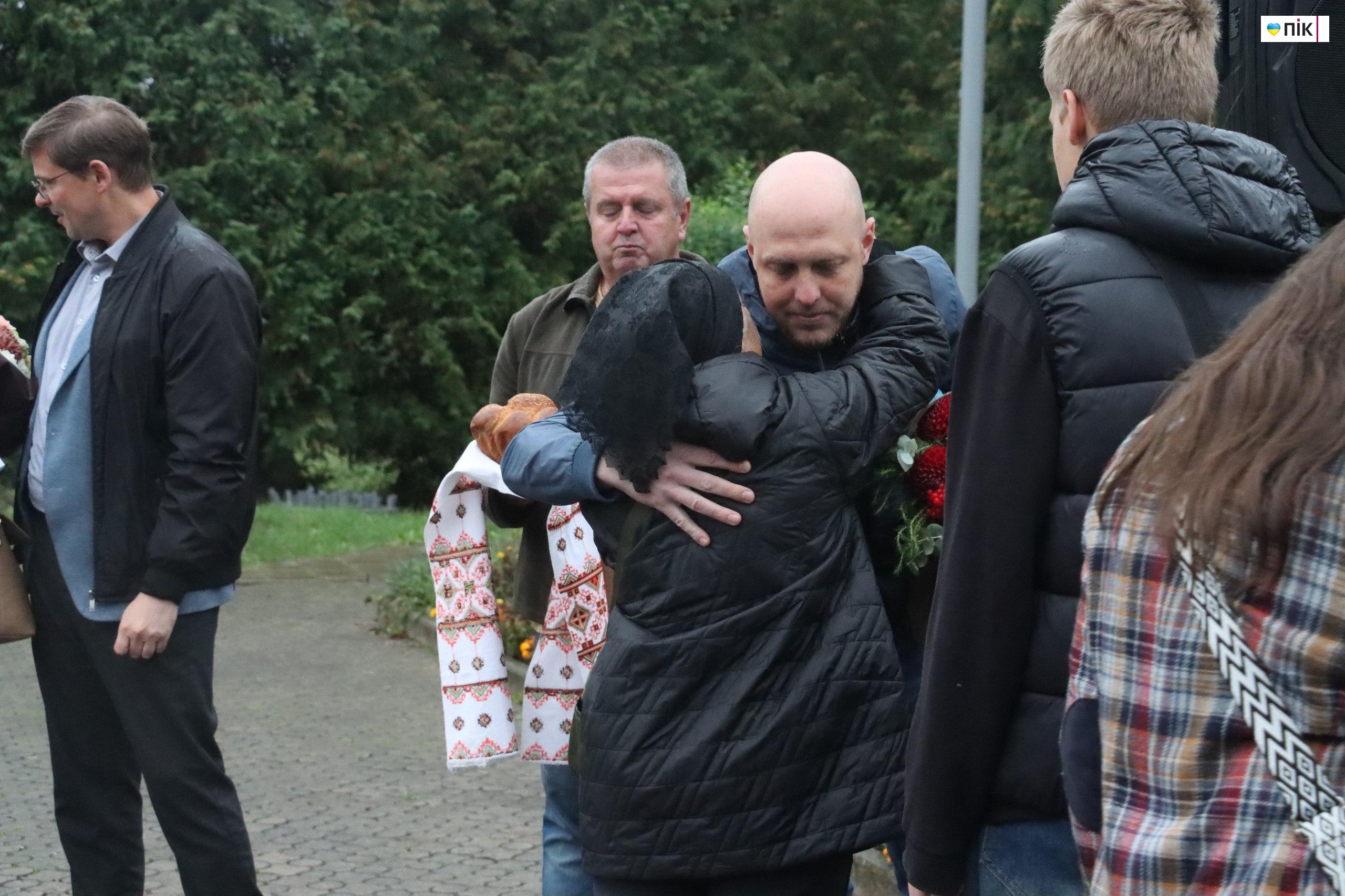 У Калуші зустріли Ярослава Гелема, який повернувся з полону (ФОТО, ВІДЕО) 11 IMG 20250924 204112 676