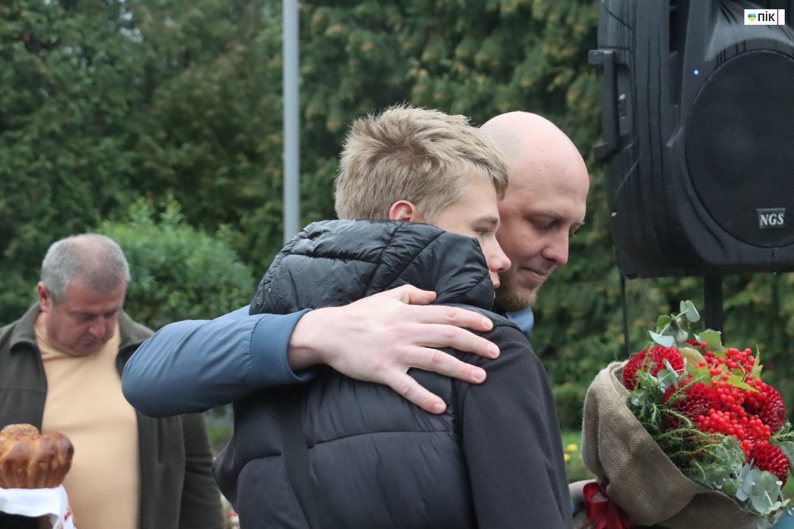 У Калуші зустріли Ярослава Гелема, який повернувся з полону (ФОТО, ВІДЕО) 12 IMG 20250924 213055 871