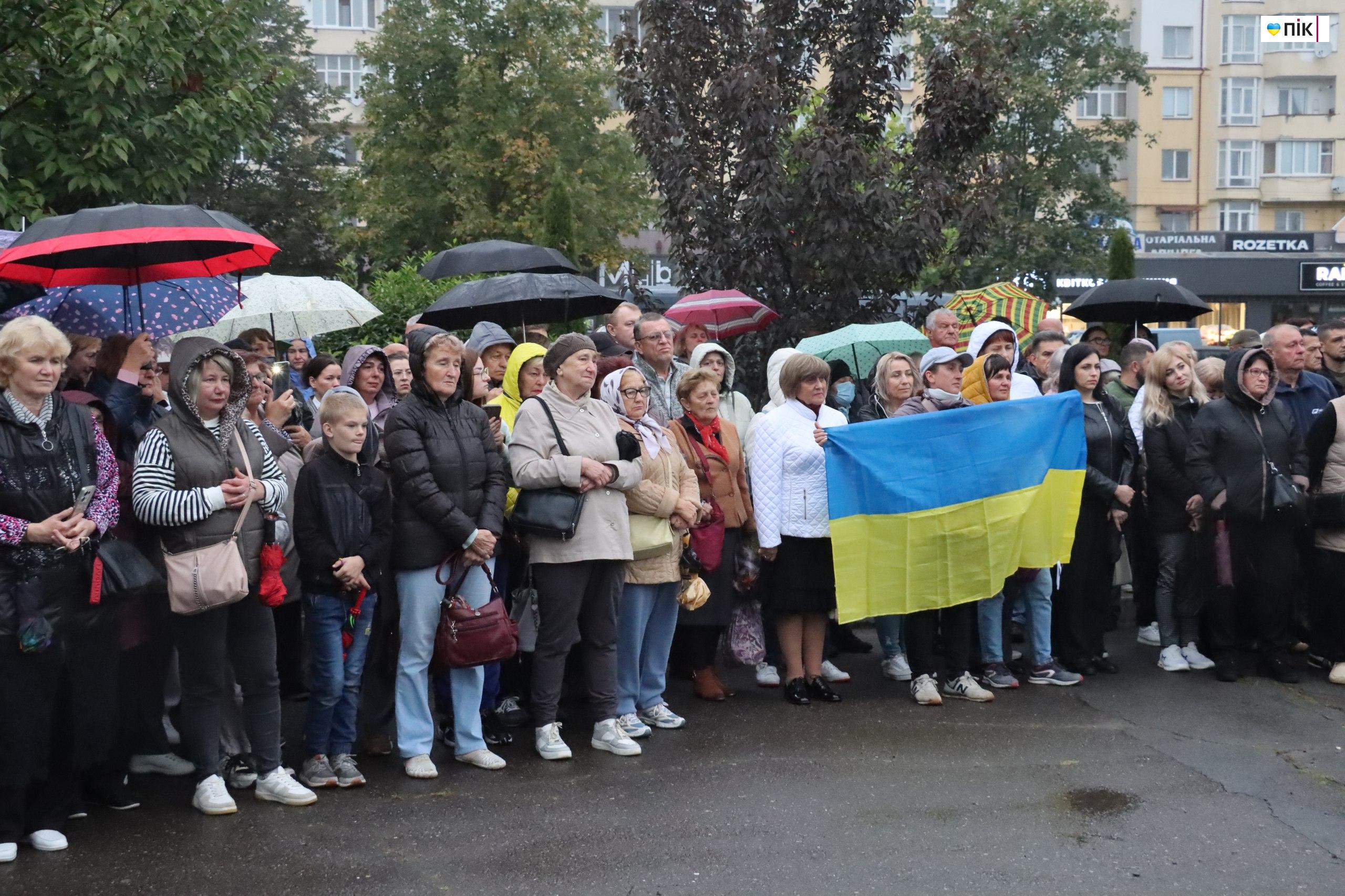 У Калуші зустріли Ярослава Гелема, який повернувся з полону (ФОТО, ВІДЕО) 13 IMG 20250924 213057 654
