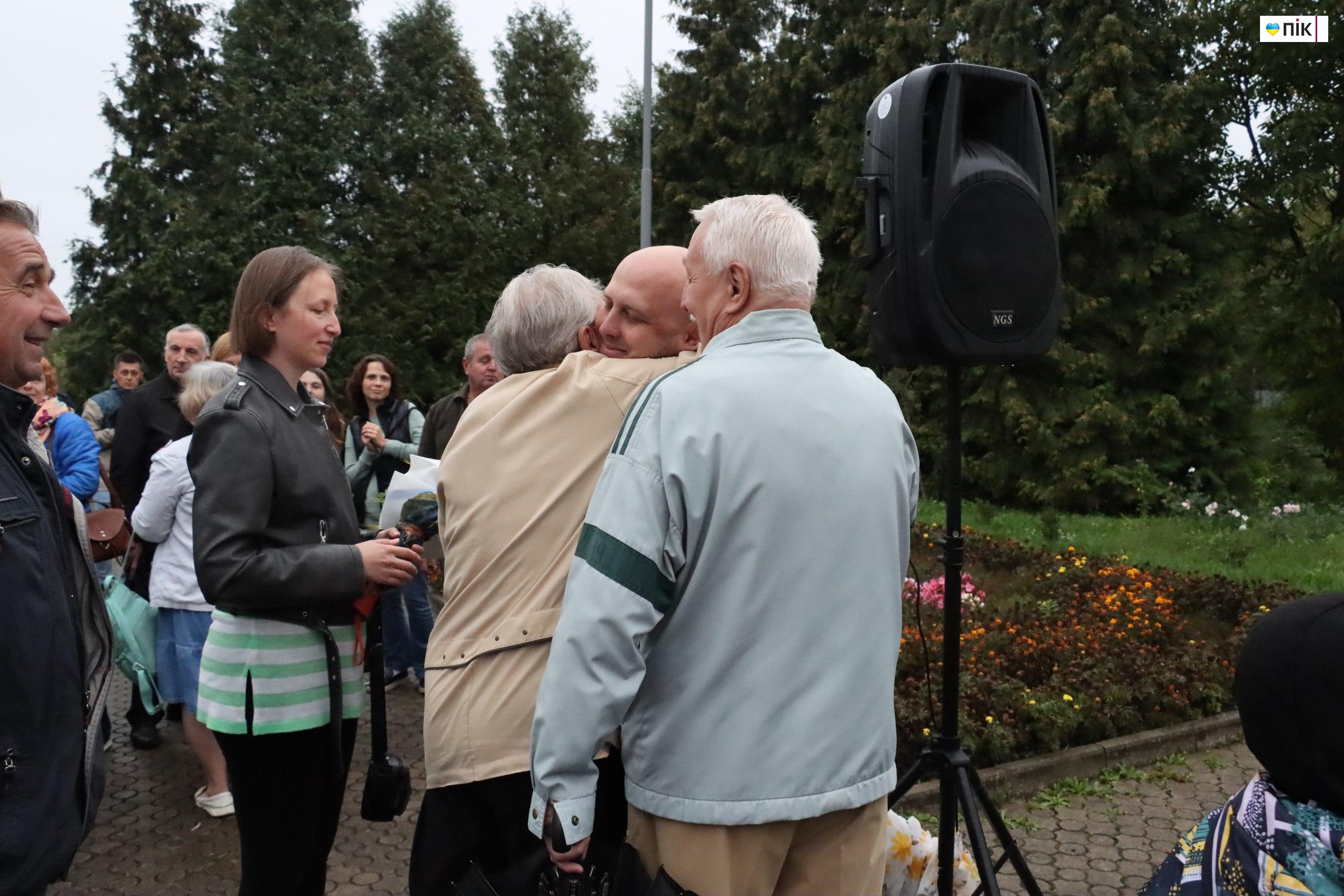 У Калуші зустріли Ярослава Гелема, який повернувся з полону (ФОТО, ВІДЕО) 16 IMG 20250924 213104 516
