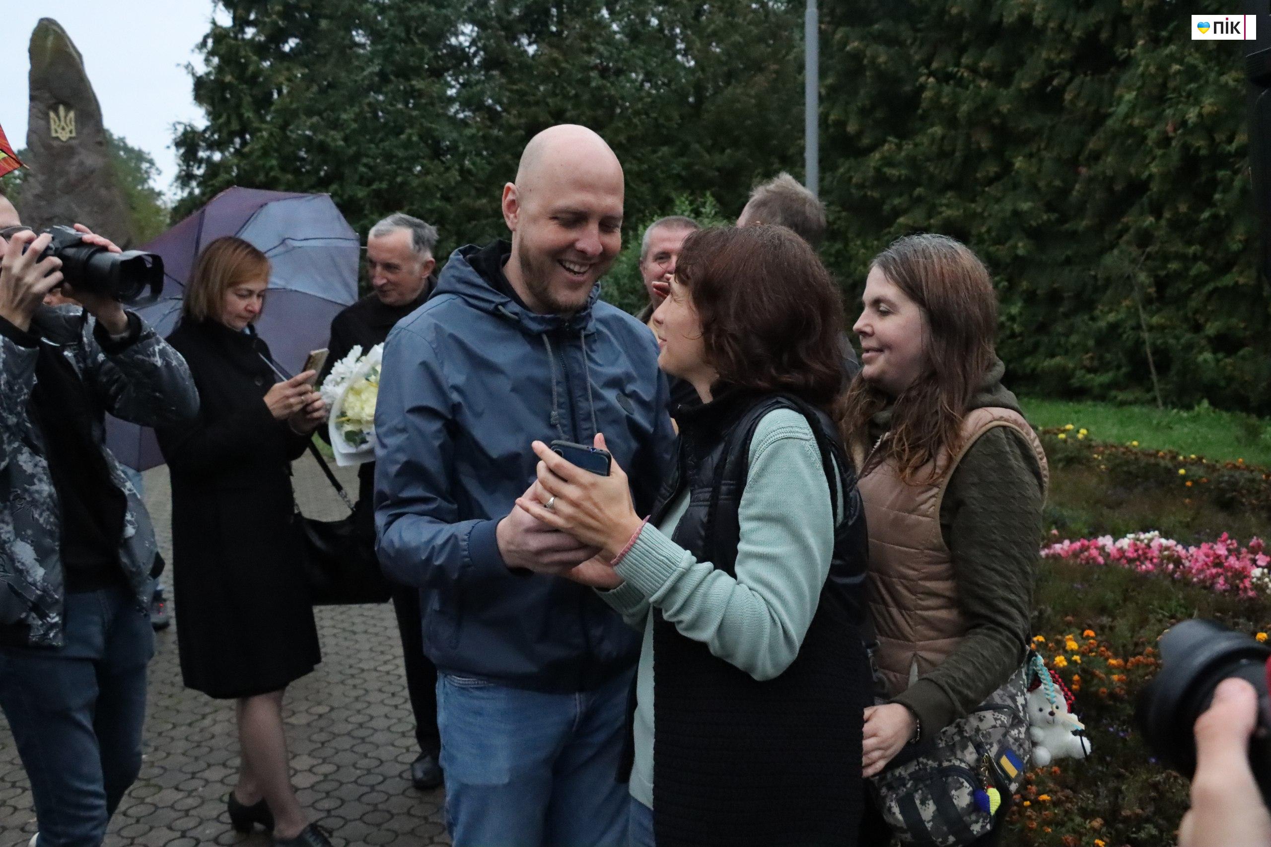 У Калуші зустріли Ярослава Гелема, який повернувся з полону (ФОТО, ВІДЕО) 18 IMG 20250924 213108 988