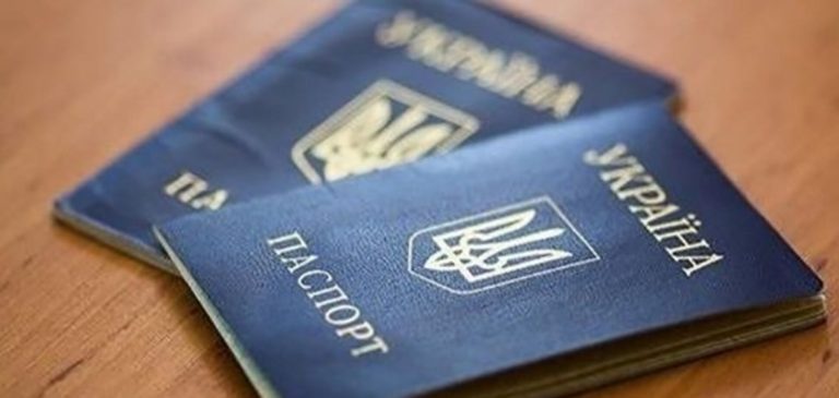 Українців можуть штрафувати за "старі" паспорти: що варто знати