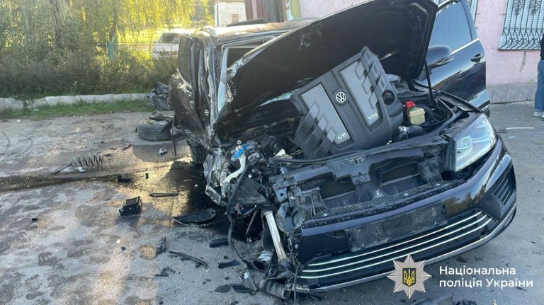 Автотроща на Надвірнянщині: "Volkswagen" врізався в магазин (ФОТО) 6 photo 2025 09 20 18 39 25