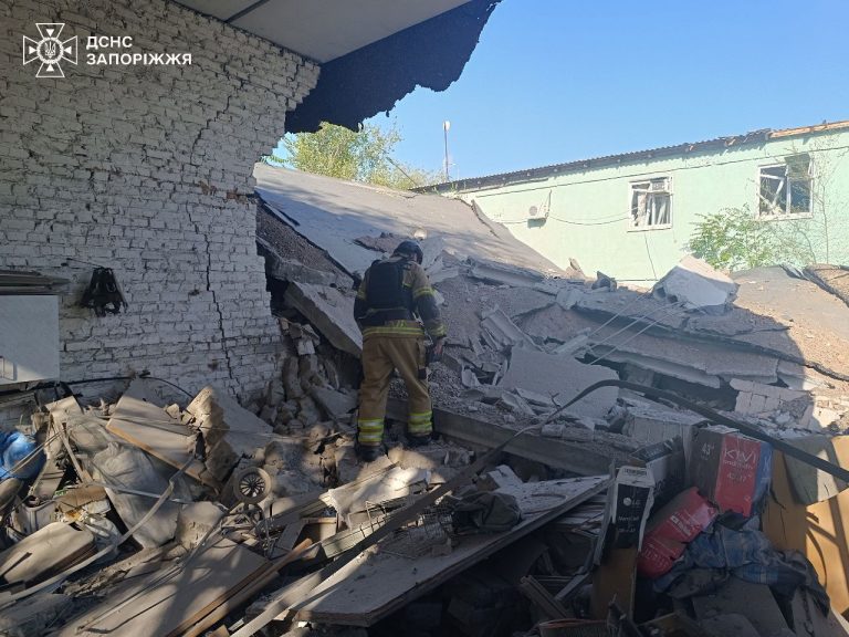 За 20 хвилин росіяни здійснили п'ять ударів по Запоріжжю: є постраждалі (ФОТО) 4 photo 2025 09 23 16 40 37