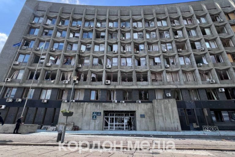 Росія вдарила по центру Сум: пошкоджена будівля ОВА 3 photo 5327842991966123558 y