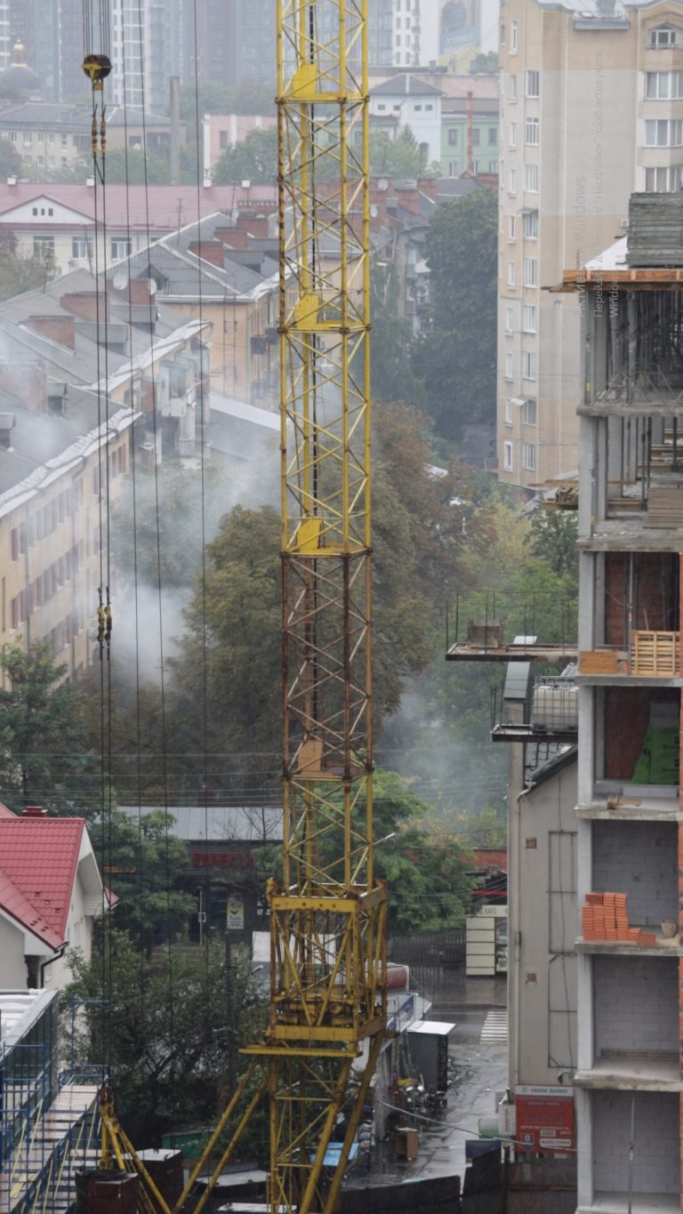 У Франківську трапилася пожежа (ВІДЕО) 7 photo 5339109726270651346 w e1757602611415