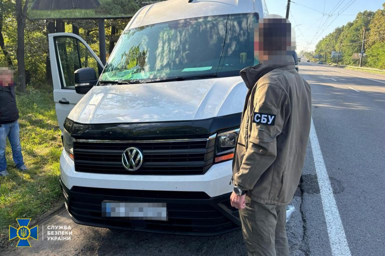 На Прикарпатті заблокували схему виїзду ухилянтів під виглядом водіїв міжнародних рейсів 10 09