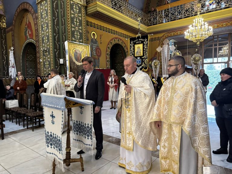 Калуську громаду урочисто віддали під покров Пресвятої Богородиці (ФОТО) 8 557135246 839493165268852 3502128132026251097 n