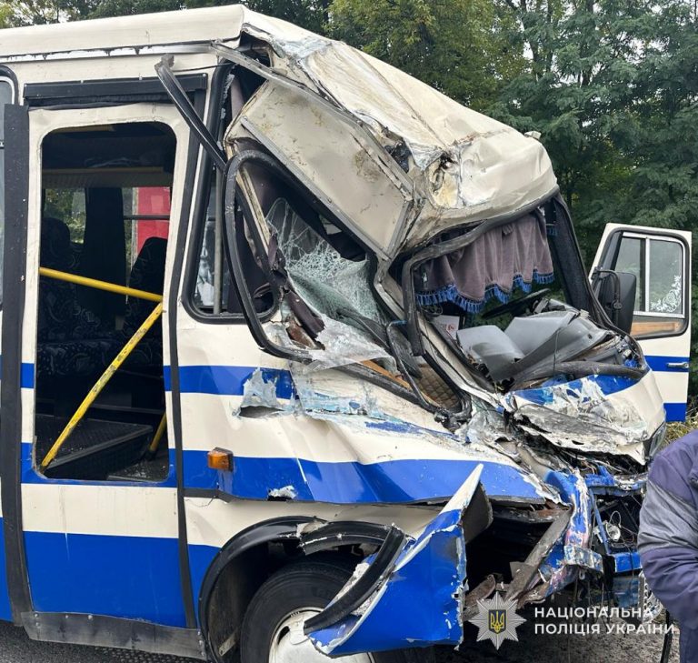 На Львівщині маршрутка зіткнулася з вантажівкою: травмовані вісім пасажирів (ФОТО) 13 558209108 1226706206167815 5530591858225549932 n