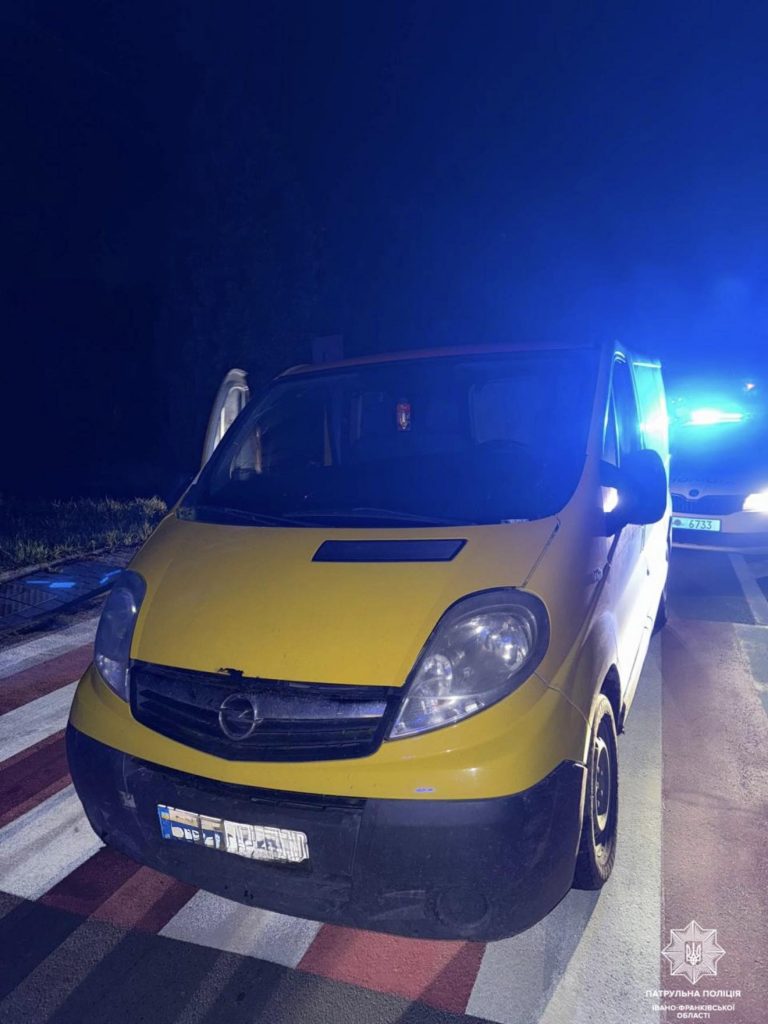 У Франківську патрульні склали адмінматеріали на нетверезого водія (ФОТО) 4 559428188 1258354419665500 7148181358349327252 n 1