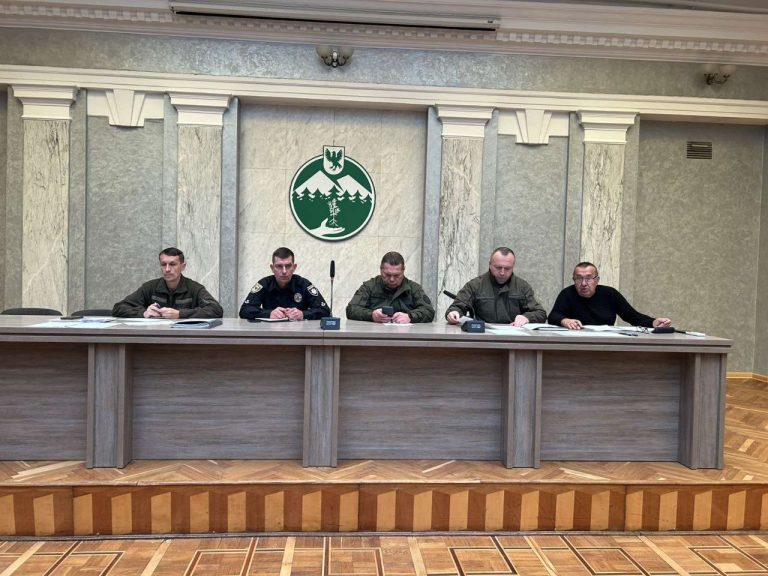На Прикарпатті дозволили відстрілювати тварин, які мають сказ 12 На Прикарпатті дозволили відстрілювати тварин, які мають сказ