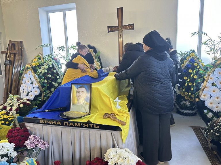 "Щирий та люблячий": на Надвірнянщині попрощалися із бійцем Михайлом Сагайдою (ФОТО) 7 565856919 1283309573621569 9076633605947686642 n