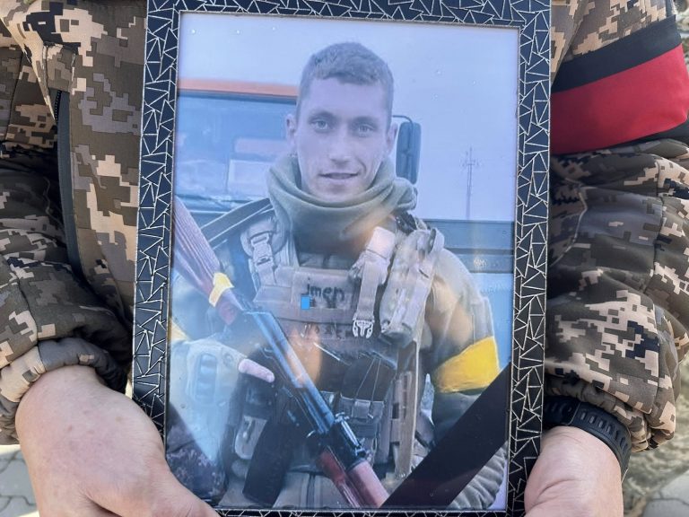 На Надвірнянщині попрощалися із 27-річним бійцем Євгеном Куриляком (ФОТО) 12 568505880 1281563993796127 4772545638765056023 n