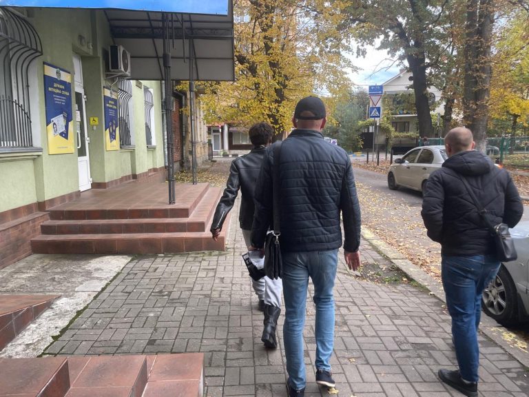 На Прикарпатті чотирьох іноземців помістили до спецзакладу, щоб потім випровадити з України 10 На Прикарпатті чотирьох іноземців помістили до спецзакладу, щоб потім випровадити з України