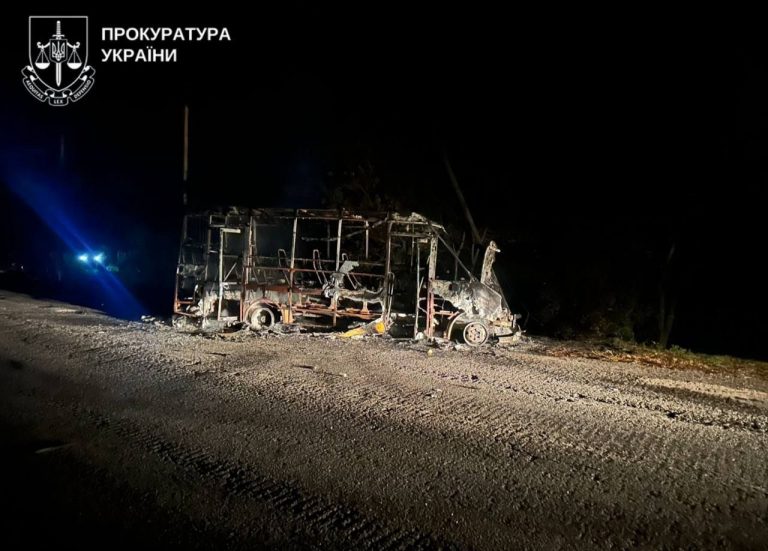 Росіяни атакували шахедом маршрутний автобус Газель на Сумщині (ФОТО) 11 Росіяни атакували шахедом маршрутний автобус Газель на Сумщині (ФОТО)