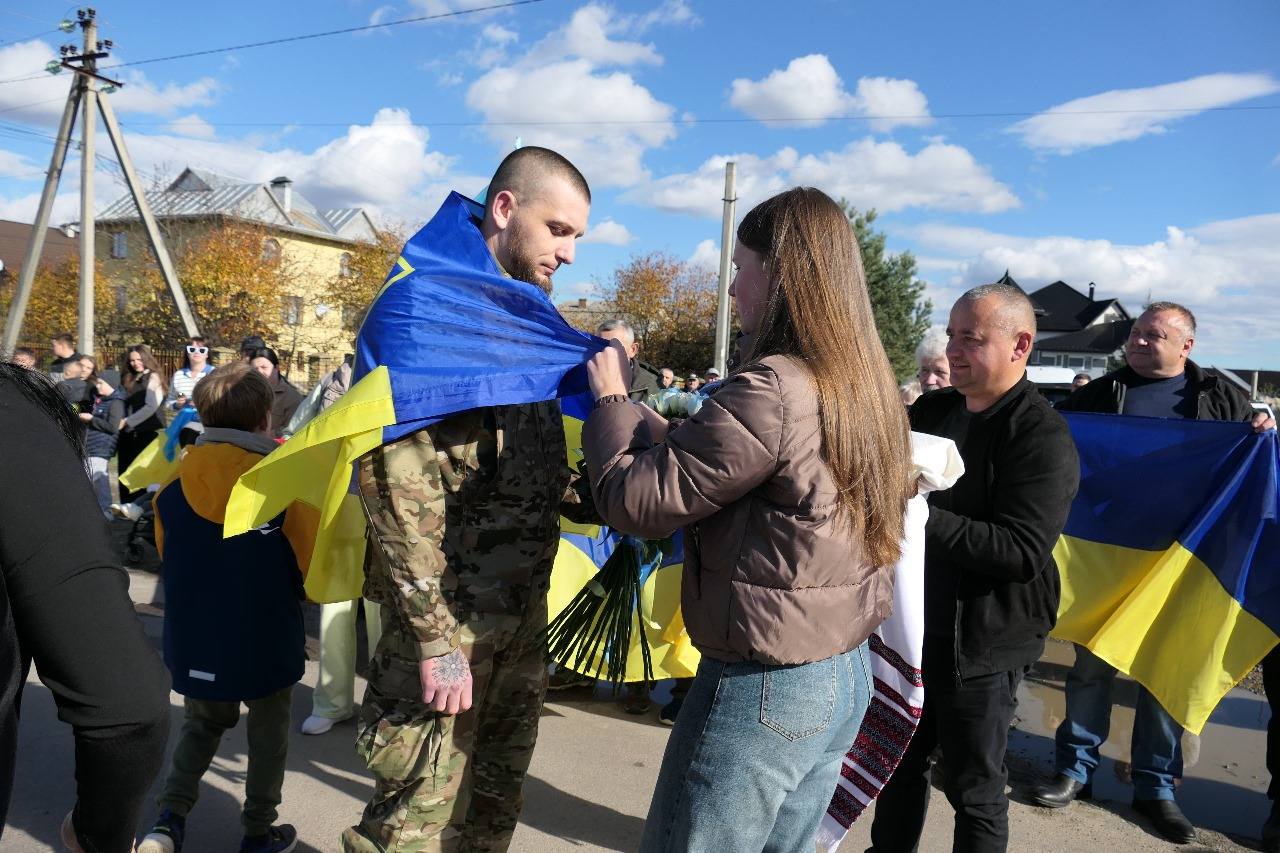 Провів у полоні понад 400 днів: після реабілітації додому повернувся прикарпатець Михайло Миндюк (ФОТО) 3 571333135 1201954128738465 8683426796963587162 n