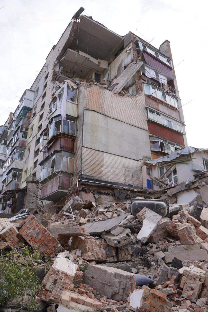 У Хмельницькому вибухнув газ в багатоповерхівці: зруйновані квартири (ФОТО) 2 571334210 1240621751425921 6942469972459025373 n