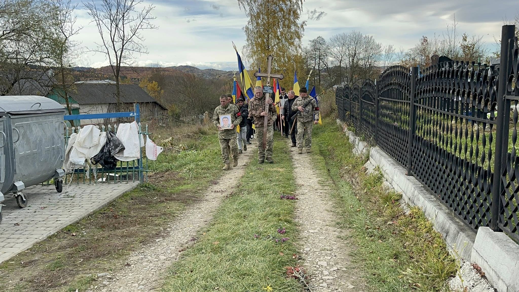 На Надвірнянщині попрощалися із 29-річним бійцем (ФОТО) 4 571356763 1288896486396211 4688390910290290734 n