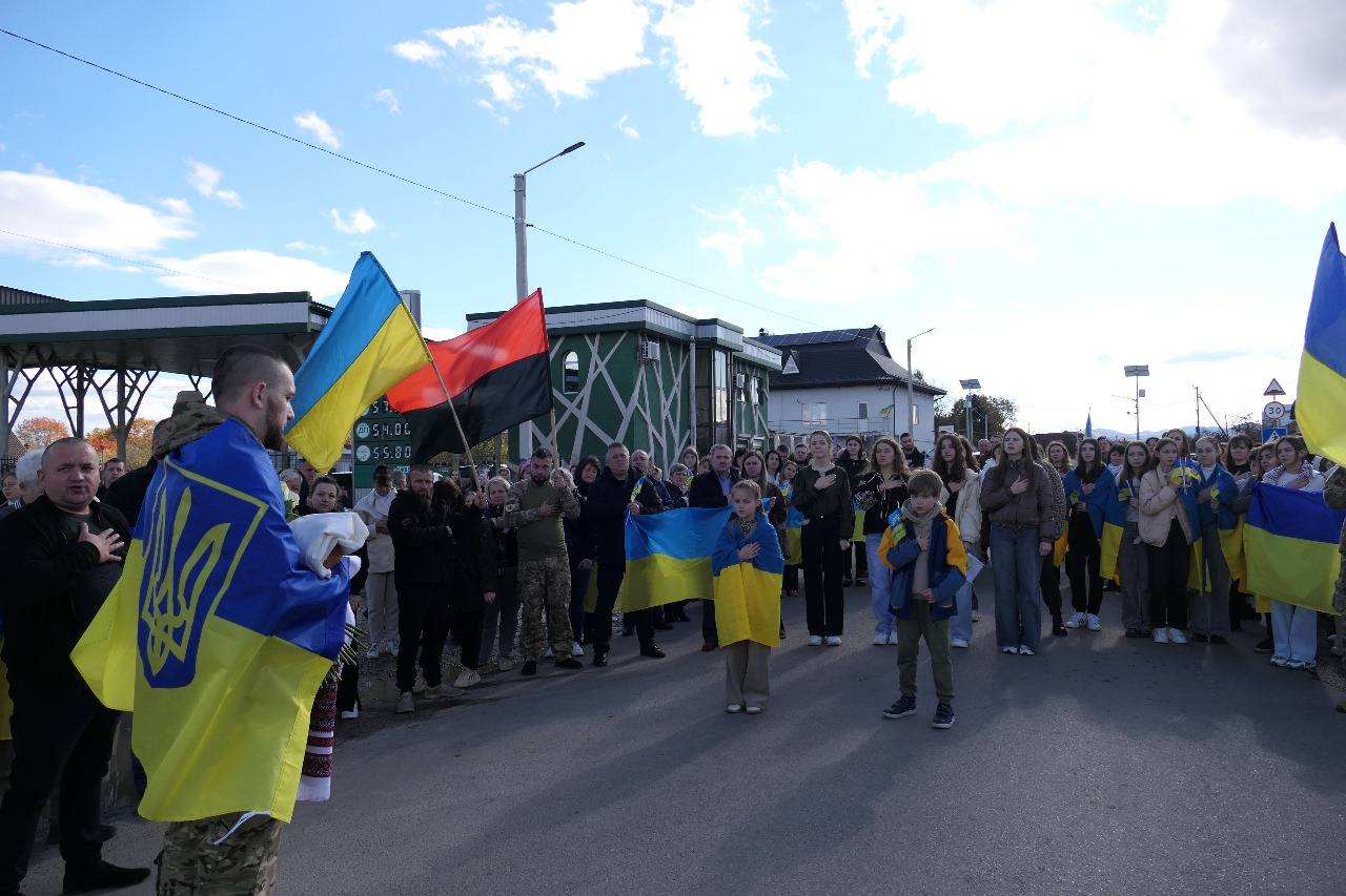 Провів у полоні понад 400 днів: після реабілітації додому повернувся прикарпатець Михайло Миндюк (ФОТО) 2 572216702 1201953642071847 6634152001352170258 n