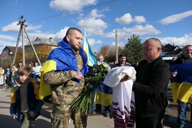 Провів у полоні понад 400 днів: після реабілітації додому повернувся прикарпатець Михайло Миндюк (ФОТО) 7 572763484 1201953855405159 142462552684374108 n