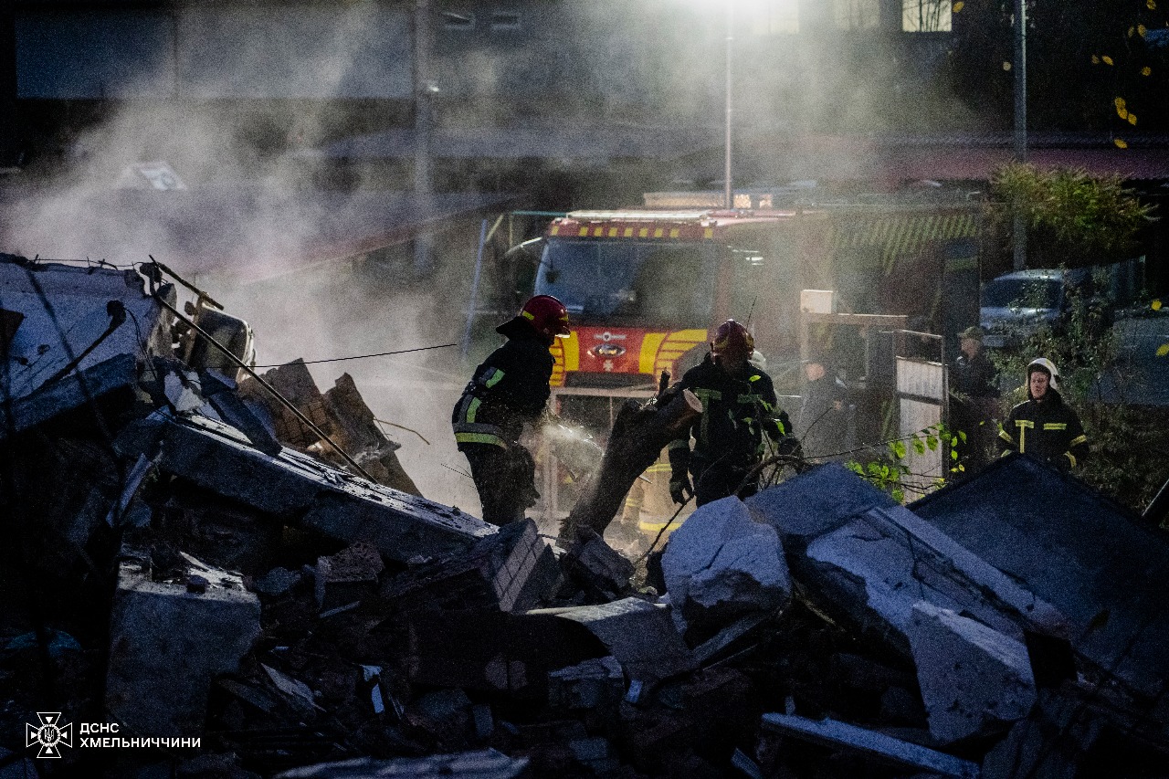 Під завалами багатоповерхівки у Хмельницькому знайшли двох загиблих 5 574378793 1260116489489571 1228128248715030226 n