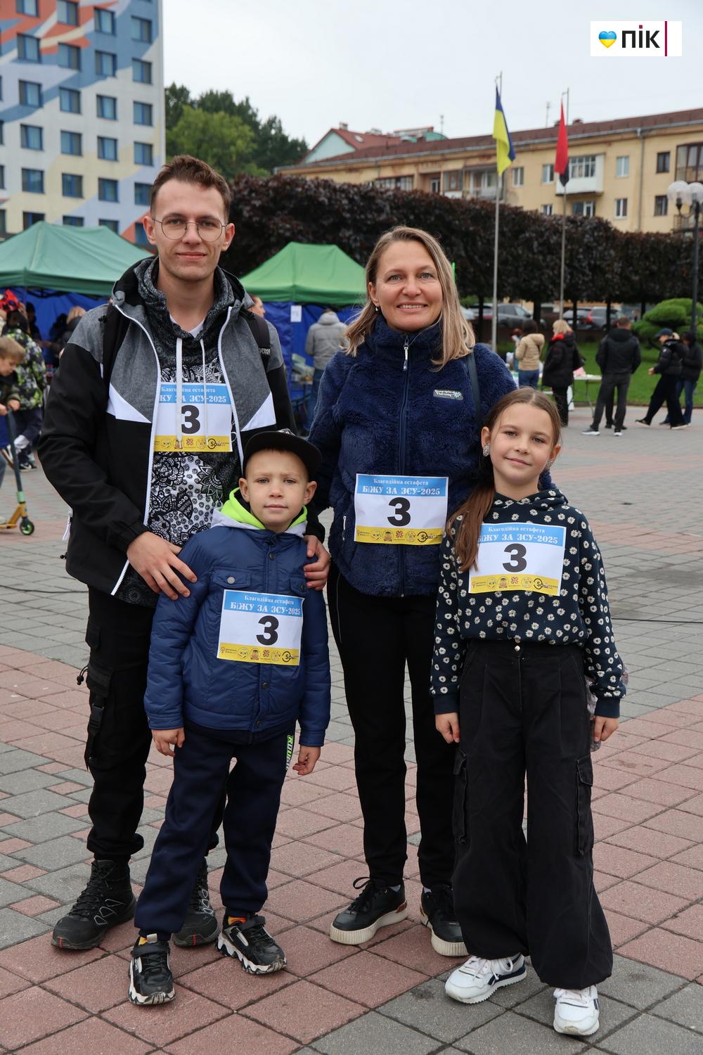 Люди Прикарпаття: на благодійній естафеті "Біжу за ЗСУ" (ФОТО) 27 IMG 0003 resize