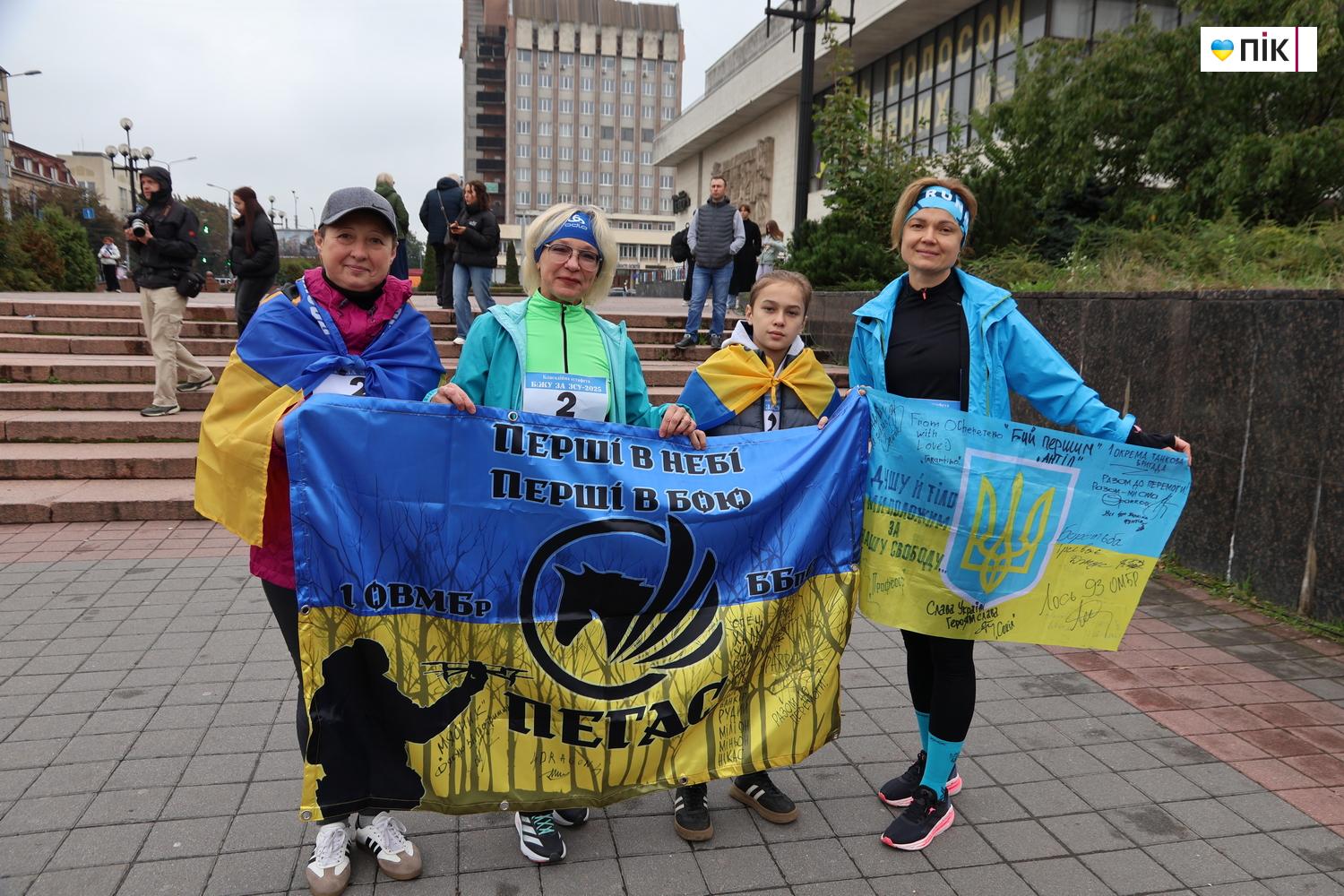 Люди Прикарпаття: на благодійній естафеті "Біжу за ЗСУ" (ФОТО) 21 IMG 0005 resize