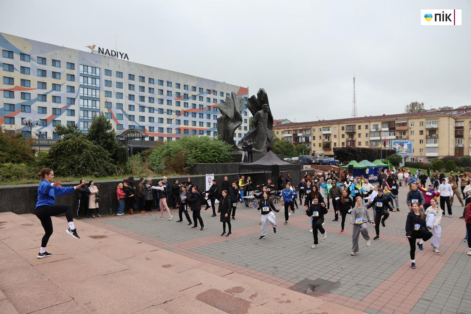 Люди Прикарпаття: на благодійній естафеті "Біжу за ЗСУ" (ФОТО) 17 IMG 0035 resize